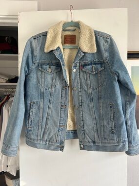 Levi's Light Blue Denim Jacket with Cream Sherpa Lining